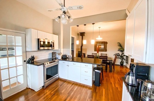 Old North End House | Remodeled Estate | Sleeps 10 | Pet Friendly