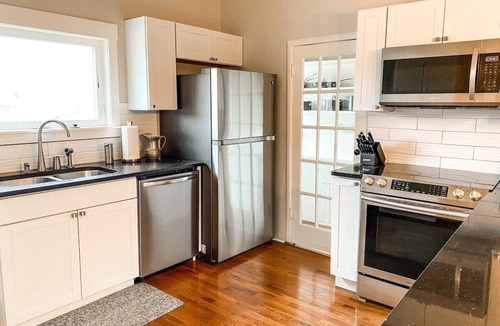 Old North End House | Remodeled Estate | Sleeps 10 | Pet Friendly
