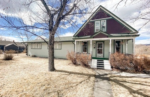 Old North End House | Remodeled Estate | Sleeps 10 | Pet Friendly