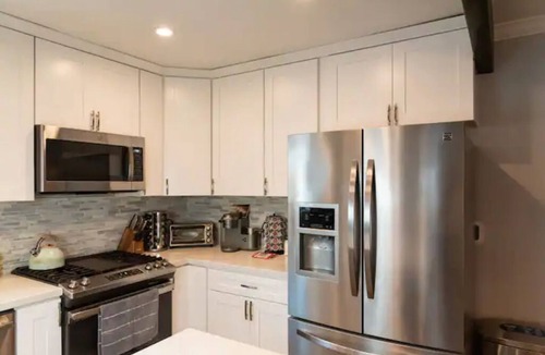 Turlock House | Remodeled + Fully Equipped + Big Backyard