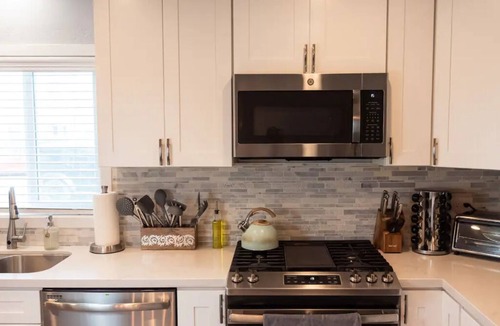 Turlock House | Remodeled + Fully Equipped + Big Backyard