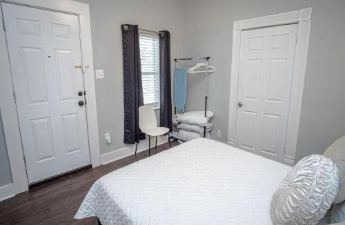 Five Points Apartment | Remodeled Historic 1BR 1BA House Near Downtown