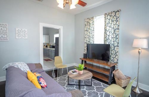 Five Points Apartment | Remodeled Historic 2BR 1BA House Near Downtown