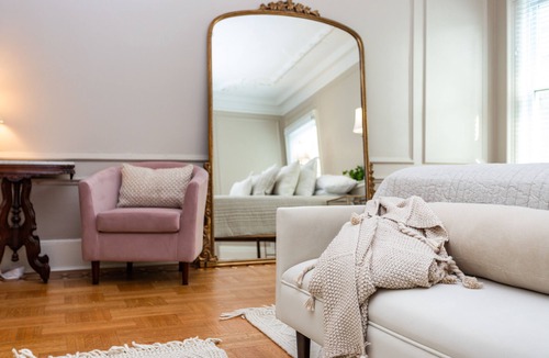 East Avenue House | Remodeled Historical Unit With King Bed Walking Distance To Many Attractions!