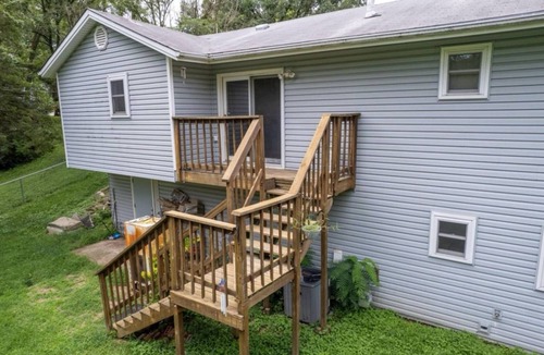 Columbia House | Remodeled Home King Bed Sleeps 8nn