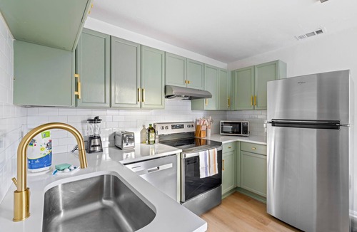 College Park House | Remodeled home w/patio grill & fire pit