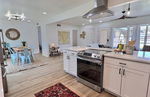 Universal City House | Remodeled home with firepit! 1 mile to Randolph AFB & 3 parks!