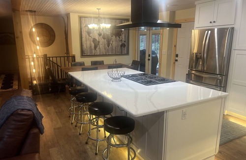 Tahoe Village House | Remodeled Hot Tub Home Near Heavenly Village, Chairlift and Lake-Sleeps 9 Max