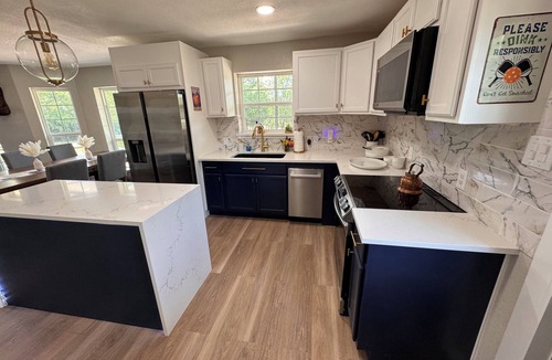 Whitesboro House | Remodeled house, 15 min. to Lake Texoma- pickleball and sand volleyball courts.