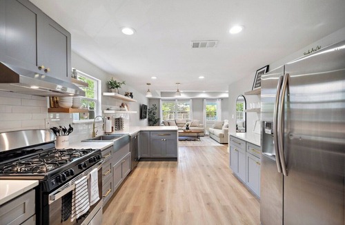 Shady Acres House | Remodeled Houston Heights Gem! Stroll to Bars!