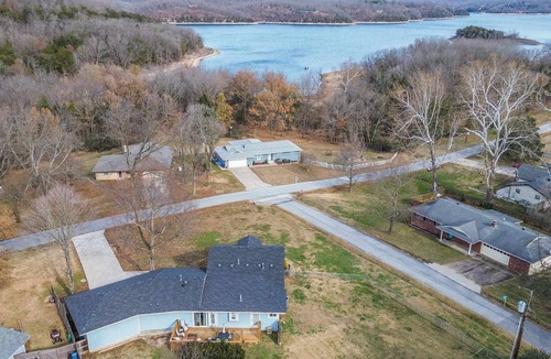 Prairie Creek House | Remodeled Lakehouse with Fire Pit by Beaver Lake
