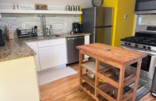 Stratford Apartment | Remodeled Lux Apartment