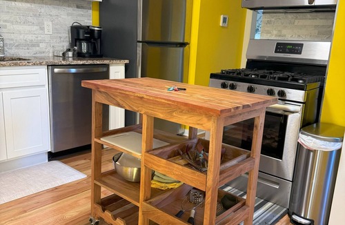 Stratford Apartment | Remodeled Lux Apartment