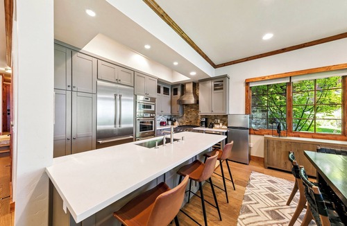 Sierra Shores Condo | Remodeled Luxury Lakeview w/Fireplace, Hot Tub, Gym | PEAK SS13