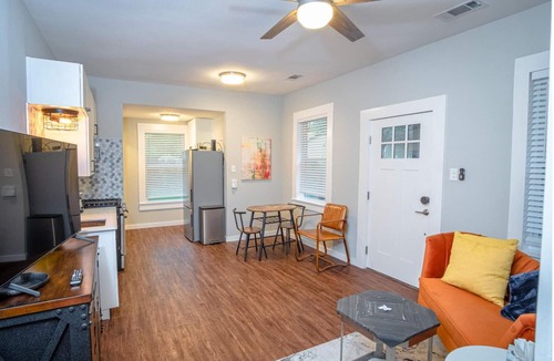 Mahncke Park Apartment | Remodeled Modern 1BR 1BA Apt Near Downtown 5min Pearl