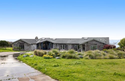 Mendocino House | Remodeled oceanfront estate with Studio Cottage