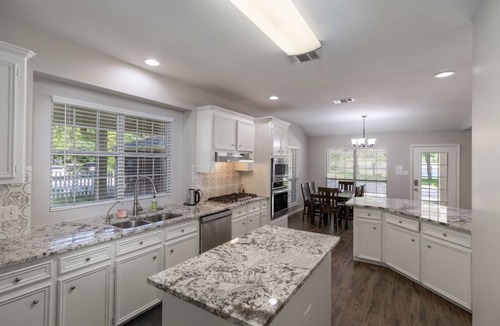 Missouri City House | Remodeled one story building w/firepit, super close to everything