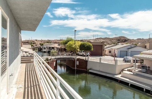 Moovalya Keys House | Remodeled Parker Home 60ft Private Parking and 54' Dock
