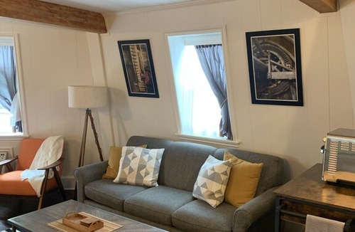 Lynden House | Remodeled private room in a windmill (right downtown)