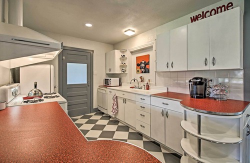 Blanco House | Remodeled Retro Home w/Deck, Walk to Main Street!