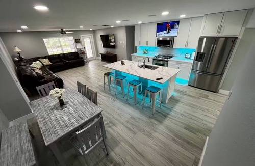 Pompano Beach House | Remodeled Sleeps 12/3BR/3BA Hot Tub/Forest View
