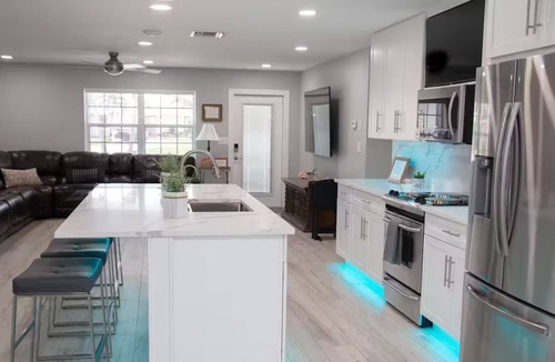 Pompano Beach House | Remodeled Sleeps 12/3BR/3BA Hot Tub/Forest View