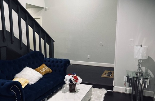 Clodine House | Remodeled, Sophisticated 3-4 bedroom home in SugarLand area