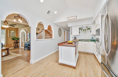 Southside House | Remodeled Spanish Villa - 5 min from downtown & Pearl!