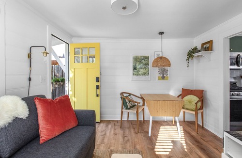 Carlson Park Cottage | Remodeled Stylish Culver Cottage + Parking