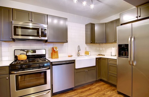 Steamboat Springs House | Remodeled TH Near Resort-Steps to Free Mtn/Town Bus Stop+ HotTub-W/D in Unit-Gas Fireplace-Mtn View