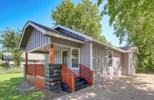 Tulsa Cottage | Remodeled Tulsa House w/Yard ~ 4 Mi to Downtown!
