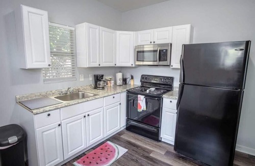 Five Points Apartment | Remodeled Vintage Charm 1BR/1BA Apt Close to DT