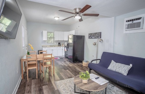 Five Points House | Remodeled Vintage Charm 1br/1ba Apt Close to DT