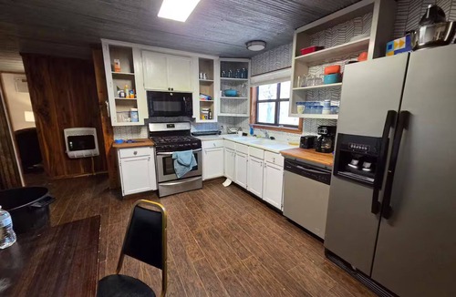 Athens Cabin | Remote 1 Bedroom Cabin with High Speed Internet and Amenities
