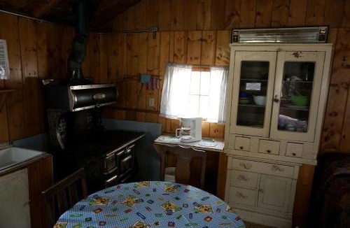 Bellvue House | Remote and Off-Grid Cabin in Poudre Canyon, Perfect for a Fishing Retreat