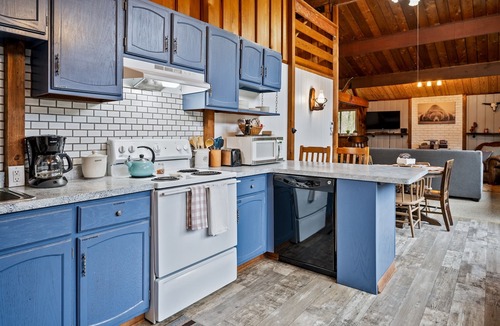 Scottsburg Cabin | Remote cabin in the woods