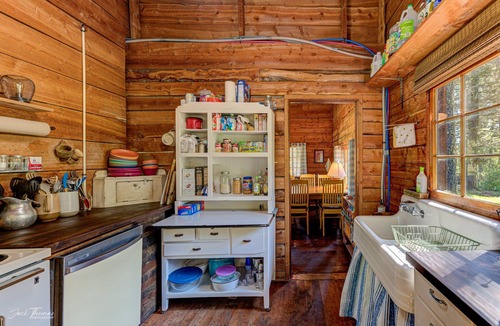 Canyon Creek Cabin | Remote, comfortable rustic cabins, tranquil stream-side, nature at your doorstep