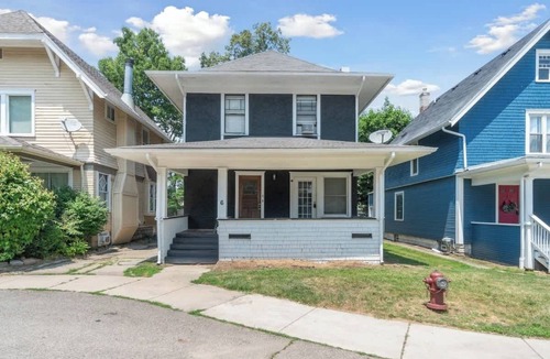 Downtown Condo | Remote Ready I 2 BR 1 BA