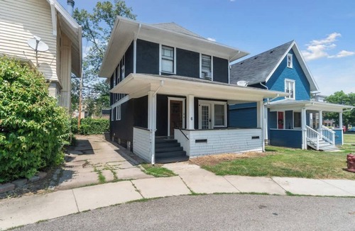 Downtown Condo | Remote Ready I 2 BR 1 BA