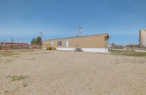 Girvin House | Remote Texas Group Retreat w/Free WiFi!