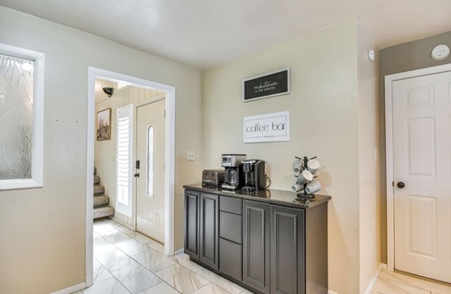 Dalhart House | Remote Texas Retreat: Hot Tub, Deck, Grill!