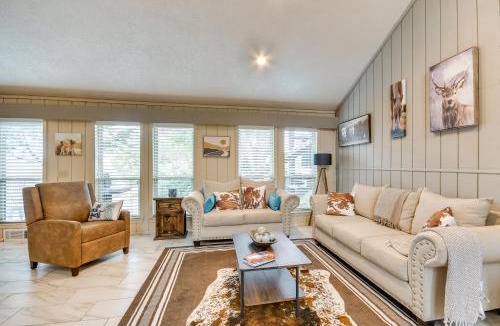 Dalhart House | Remote Texas Retreat: Hot Tub, Deck, Grill!