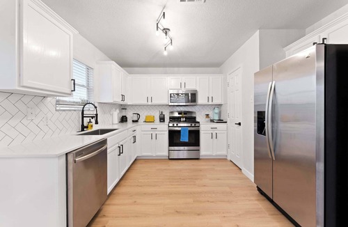 Pflugerville House | Remote Work Friendly | King Beds | Fast WiFi | 3BR