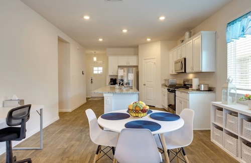 Kyle House | Remote Working Hub w/Yard in South Austin Suburbs