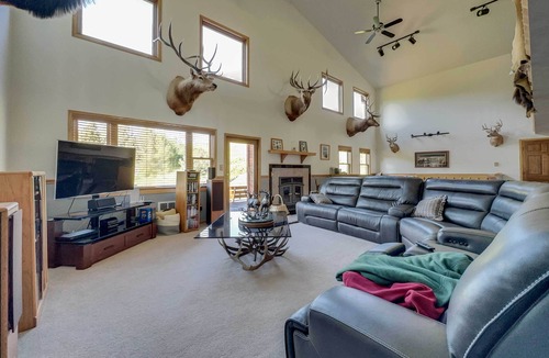 Glenrock Cabin | Remote WY Ranch w/170 Acres & Views Galore!