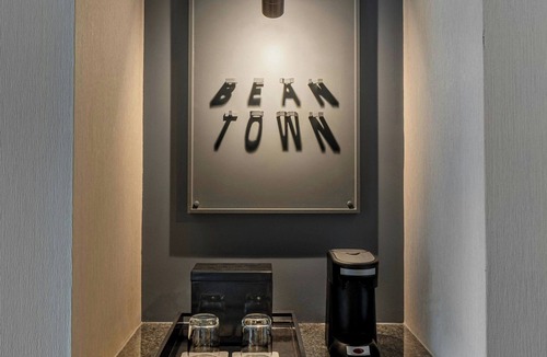 Seaport District Hotel | Renaissance® Boston Seaport District