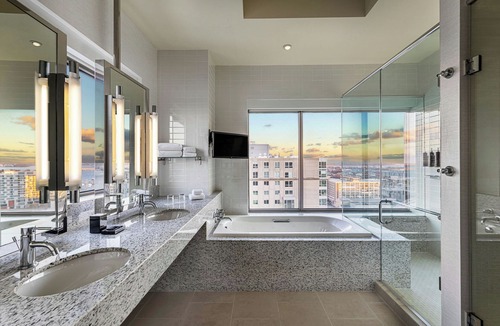 Seaport District Hotel | Renaissance® Boston Seaport District