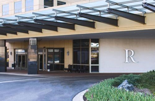 O'Hare Hotel | Renaissance Chicago O'Hare Suites Hotel