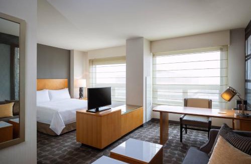 O'Hare Hotel | Renaissance Chicago O'Hare Suites Hotel