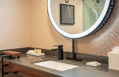 Far North Dallas Hotel | Renaissance Dallas Addison Hotel